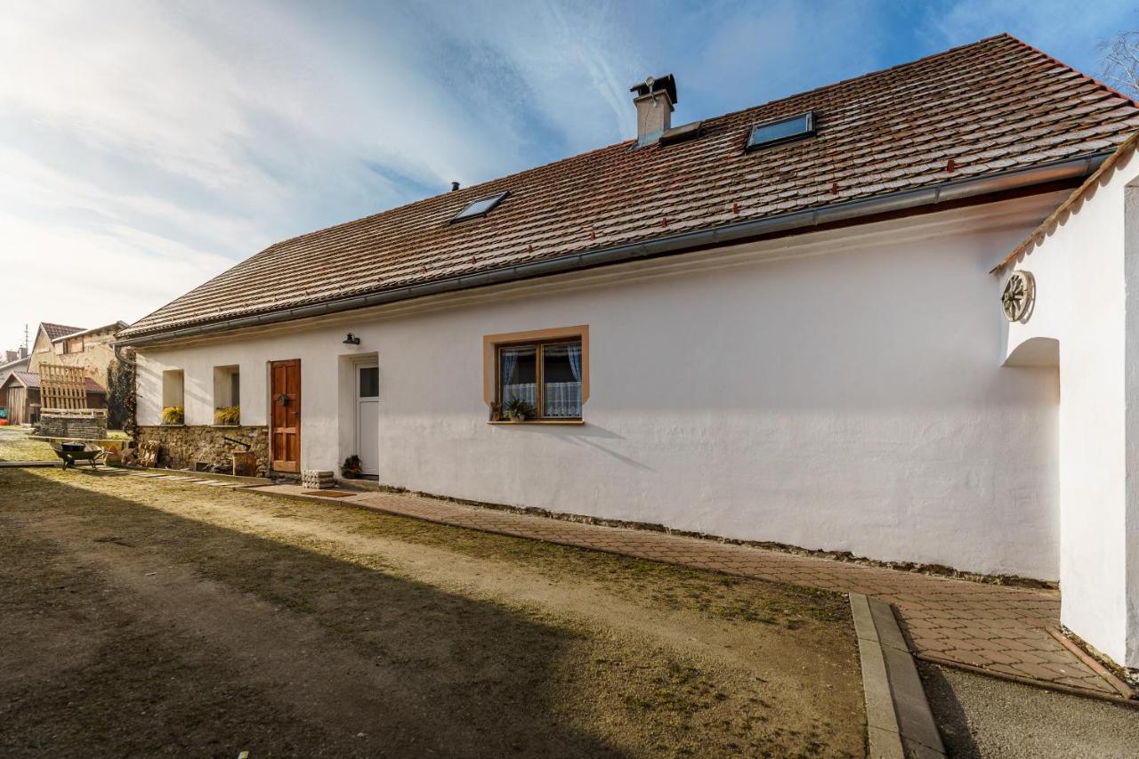 Přízemí vesnické usedlosti - Cozy village homestead Vidov Extérieur photo